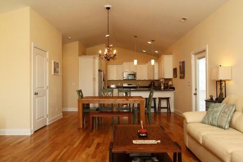 Bonne Mer By Oak Island Accommodations
