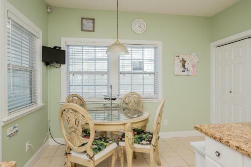 A Sea-renity Awaits By Oak Island Accommodations