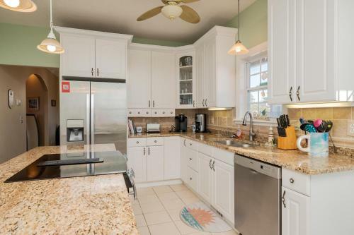 A Sea-renity Awaits By Oak Island Accommodations