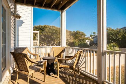 A Sea-renity Awaits By Oak Island Accommodations
