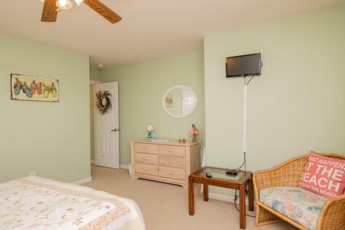 A Sea-renity Awaits By Oak Island Accommodations