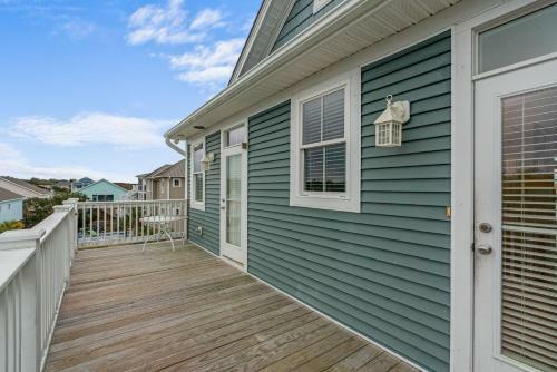 Alpha Breeze By Oak Island Accommodations