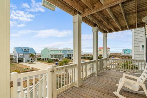 Alpha Breeze By Oak Island Accommodations