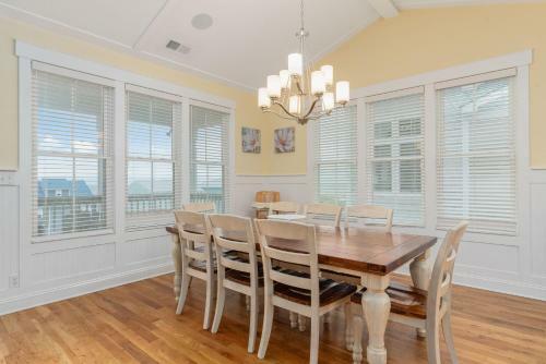 Alpha Breeze By Oak Island Accommodations