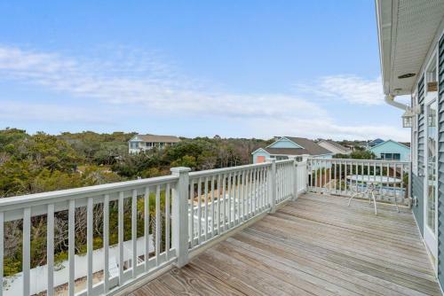Alpha Breeze By Oak Island Accommodations