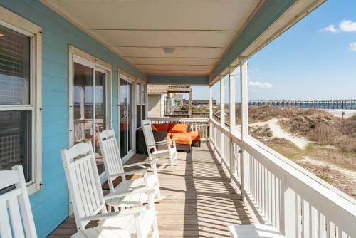 Mead Us At The Pier By Oak Island Accommodations
