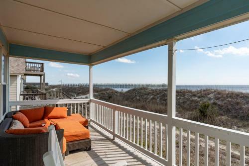 Mead Us At The Pier By Oak Island Accommodations
