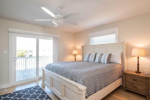 A Sea View Cottage By Oak Island Accommodations