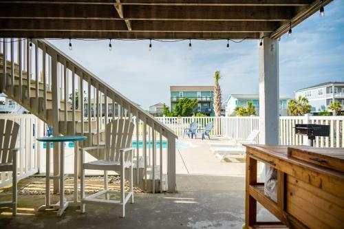 A Sea View Cottage By Oak Island Accommodations
