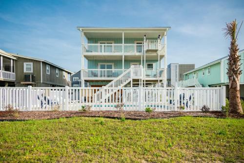 A Sea View Cottage By Oak Island Accommodations