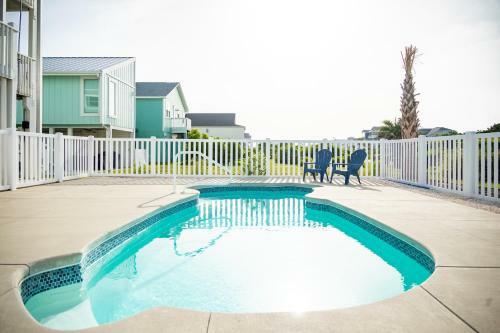 A Sea View Cottage By Oak Island Accommodations