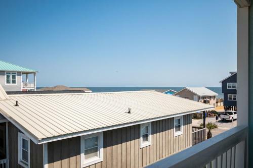 A Sea View Cottage By Oak Island Accommodations