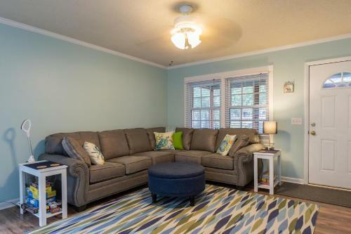 Beach Happy By Oak Island Accommodations