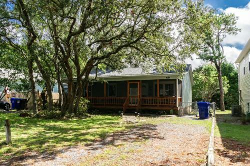 Beach Happy By Oak Island Accommodations