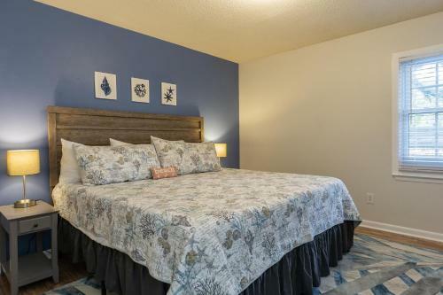 Beach Happy By Oak Island Accommodations