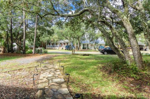Beach Happy By Oak Island Accommodations