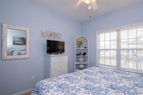 Nemo's Place By Oak Island Accommodations