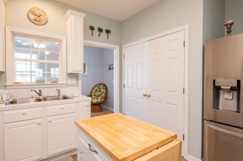 Nemo's Place By Oak Island Accommodations
