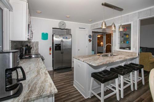 Out Of Office By Oak Island Accommodations