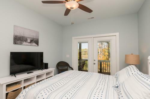 Lucky Pelican By Oak Island Accommodations