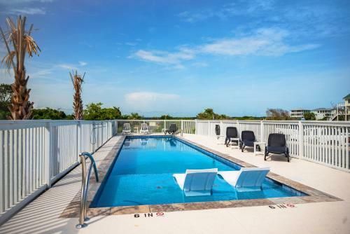 Champagne Shore By Oak Island Accommodations