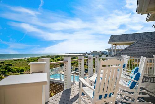 Champagne Shore By Oak Island Accommodations