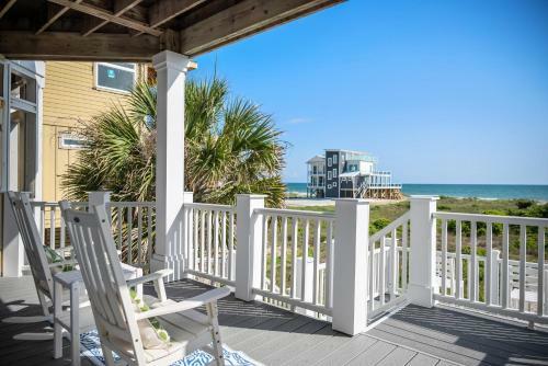 Champagne Shore By Oak Island Accommodations