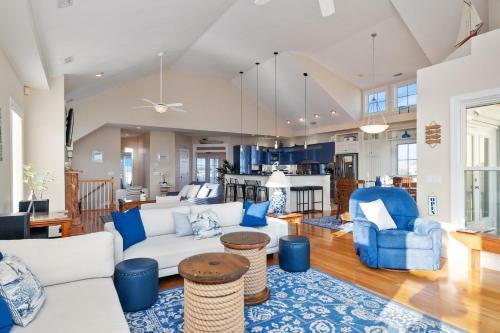 Champagne Shore By Oak Island Accommodations