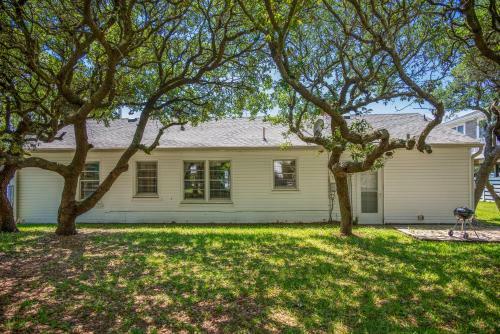 Papas Place By Oak Island Accommodations