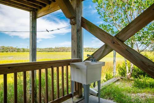 Coastal Living By Oak Island Accommodations