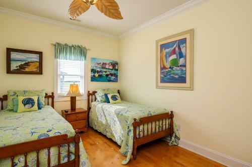Coastal Living By Oak Island Accommodations
