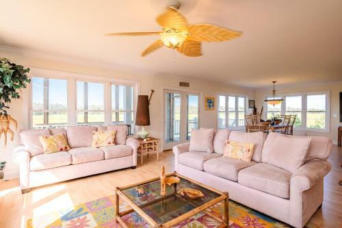 Coastal Living By Oak Island Accommodations