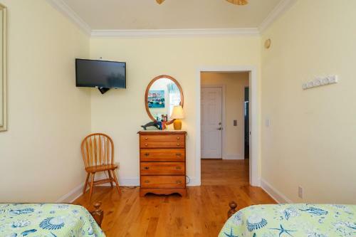 Coastal Living By Oak Island Accommodations