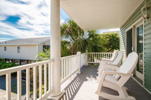 Coastal Living By Oak Island Accommodations