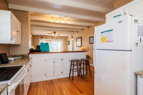 Coastal Breeze By Oak Island Accommodations
