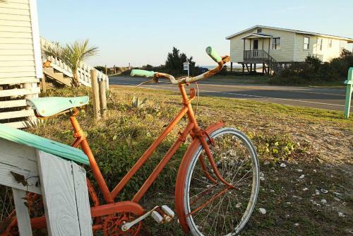 Love Shack By Oak Island Accommodations