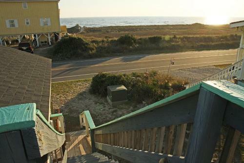 Love Shack By Oak Island Accommodations