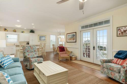 Cox Landing By Oak Island Accommodations