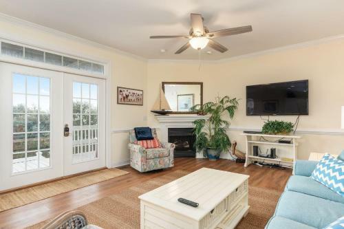 Cox Landing By Oak Island Accommodations