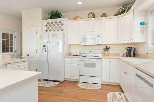 Cox Landing By Oak Island Accommodations