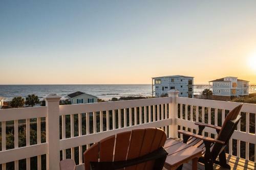 Cox Landing By Oak Island Accommodations