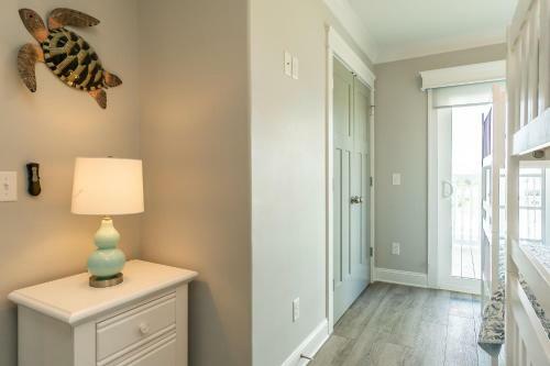 Lunas By Oak Island Accommodations