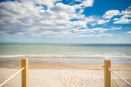 Chill'ax Inn By Oak Island Accommodations