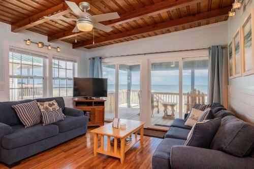 Chill'ax Inn By Oak Island Accommodations