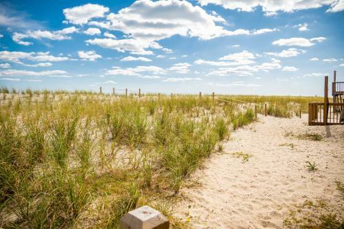 Chill'ax Inn By Oak Island Accommodations