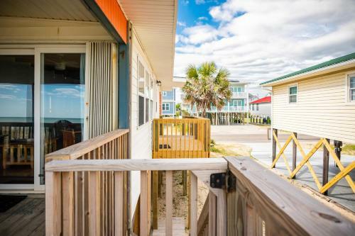 Chill'ax Inn By Oak Island Accommodations