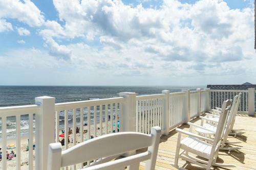 Clear Skies By Oak Island Accommodations