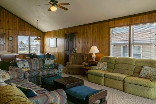 Ocean Breezes By Oak Island Accommodations