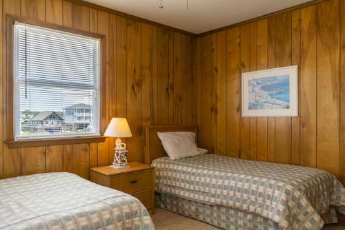 Ocean Breezes By Oak Island Accommodations