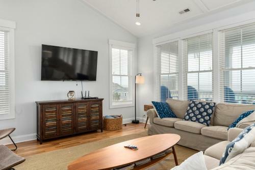 Coast Is Clear By Oak Island Accommodations